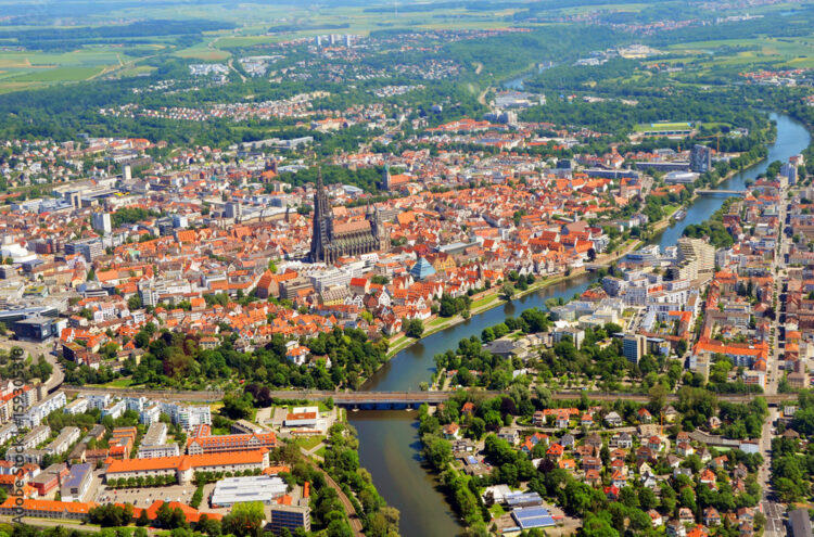 Luftbild Ulm mit Fluss, Ulmer Münster, Donau